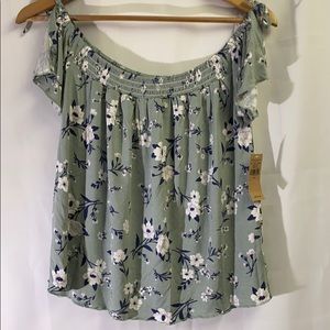 NWT American Eagle Top size L
